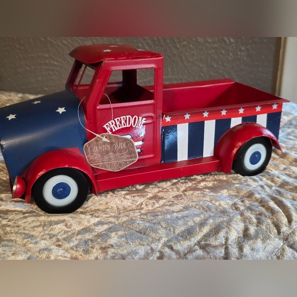 Patriotic Red and Blue Truck Planter/Accent NWR - Picture 3 of 11